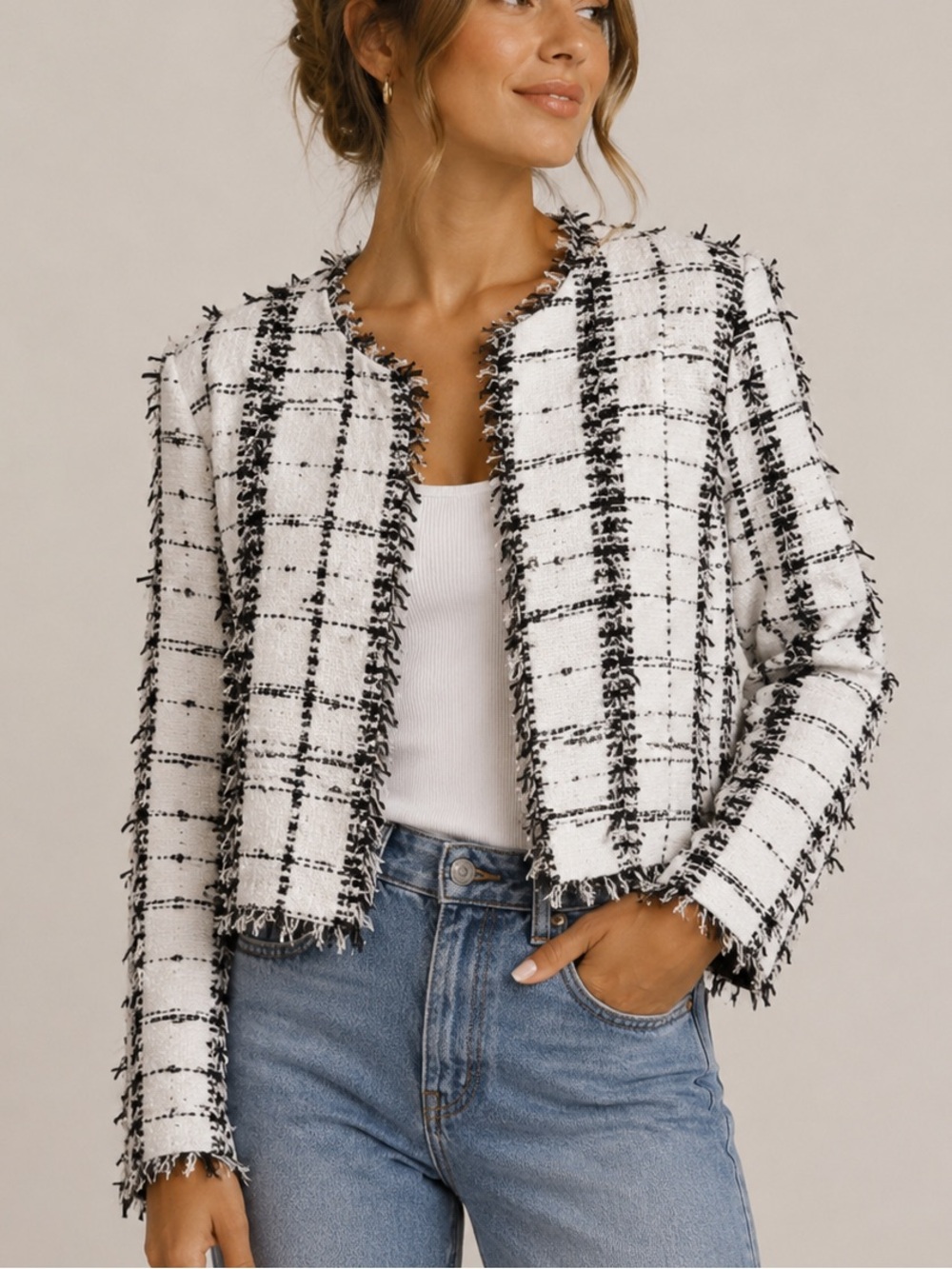 Lola & Sophie - Frayed Tweed Open-Front Fitted Jacket in White and Black - sz XS